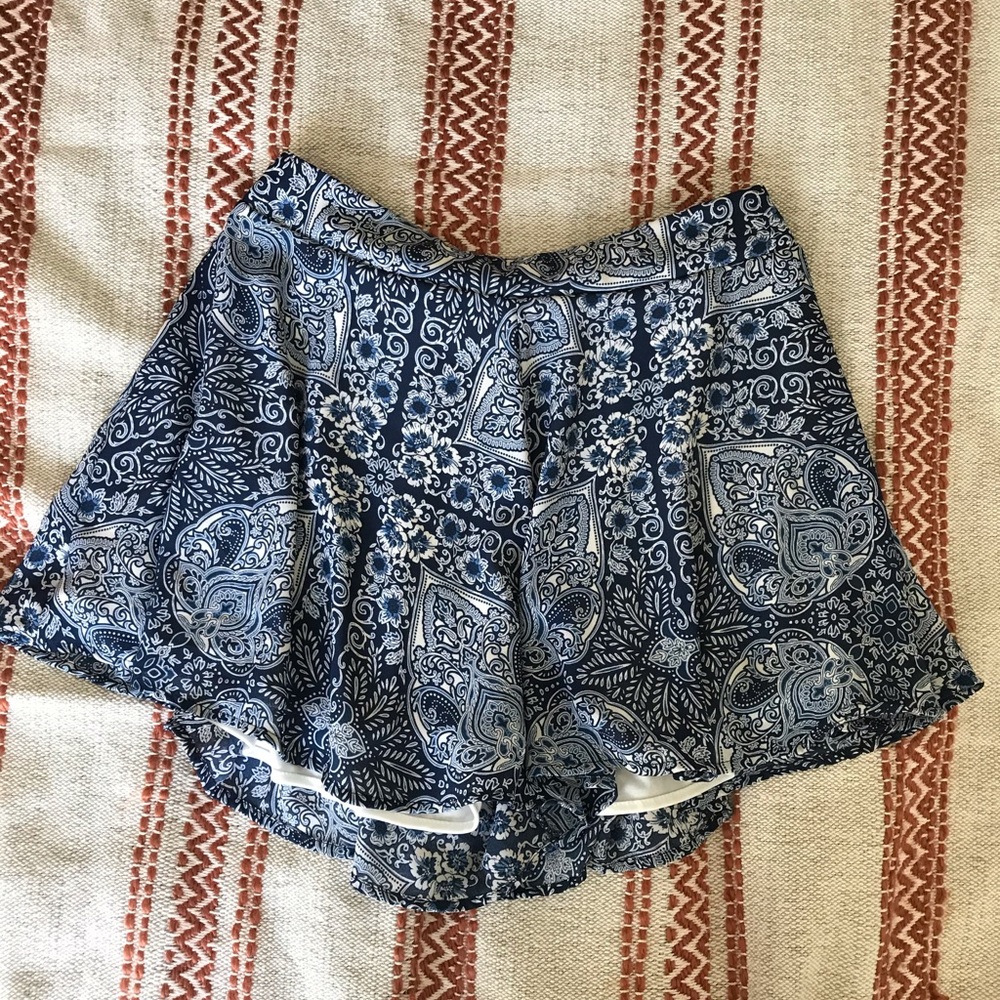 NWT floral paisley shorts.